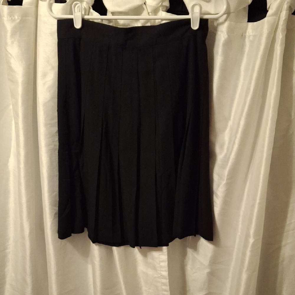 Claude Chic Black A-Line Skirt 7/8